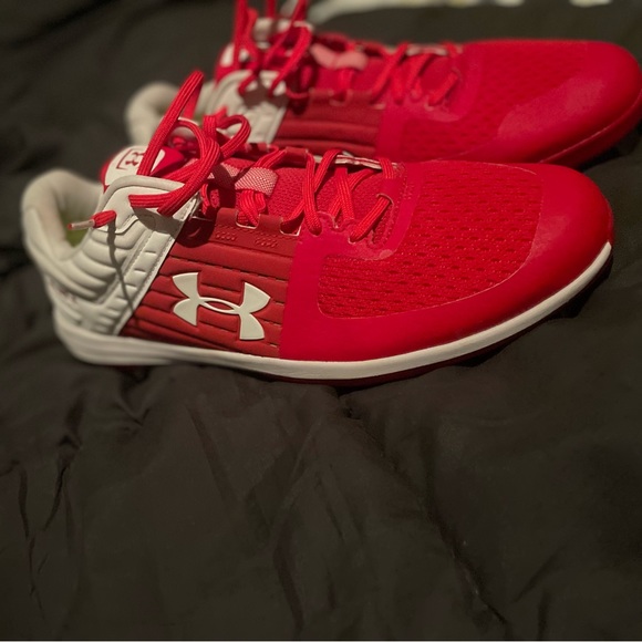 Under armor cleats! Size 11.5 NEVER worn!!!! - Picture 2 of 2